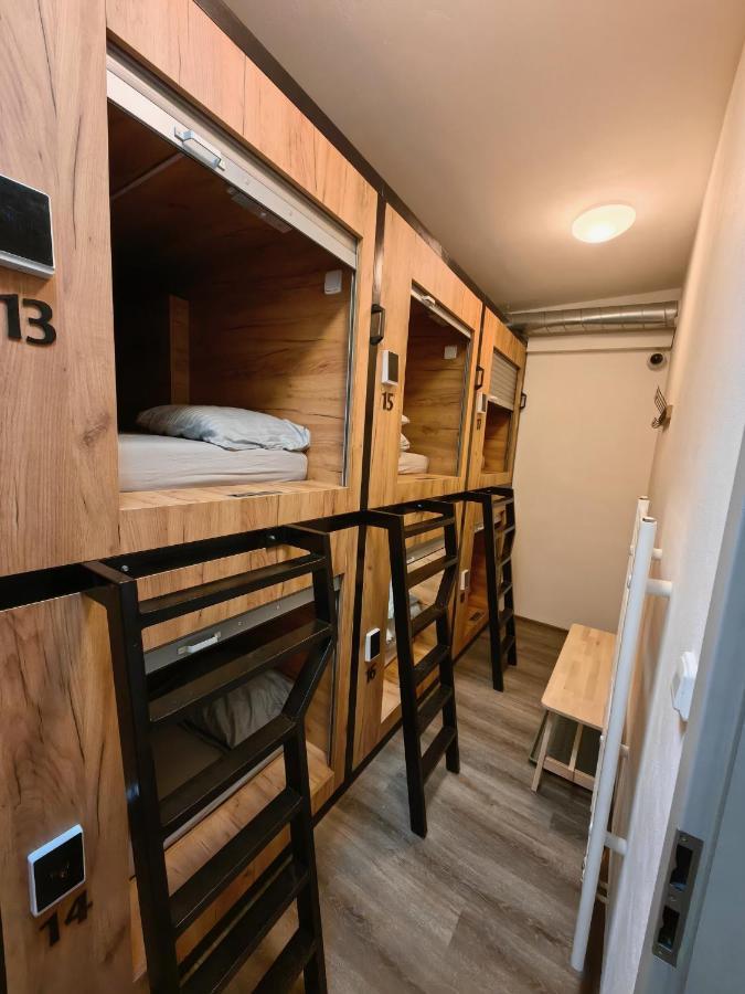 Capsule Hostel Erbenova Prag Eksteriør billede