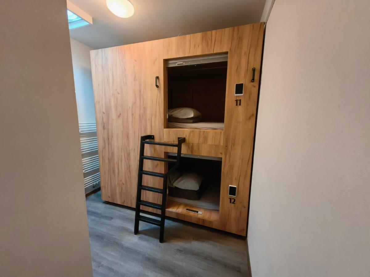 Capsule Hostel Erbenova Prag Eksteriør billede