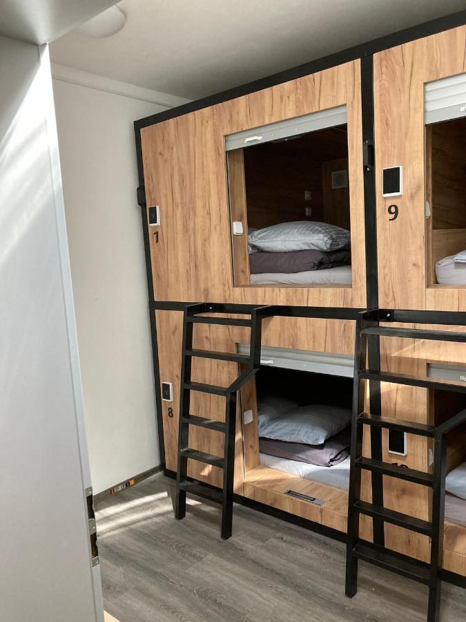 Capsule Hostel Erbenova Prag Eksteriør billede