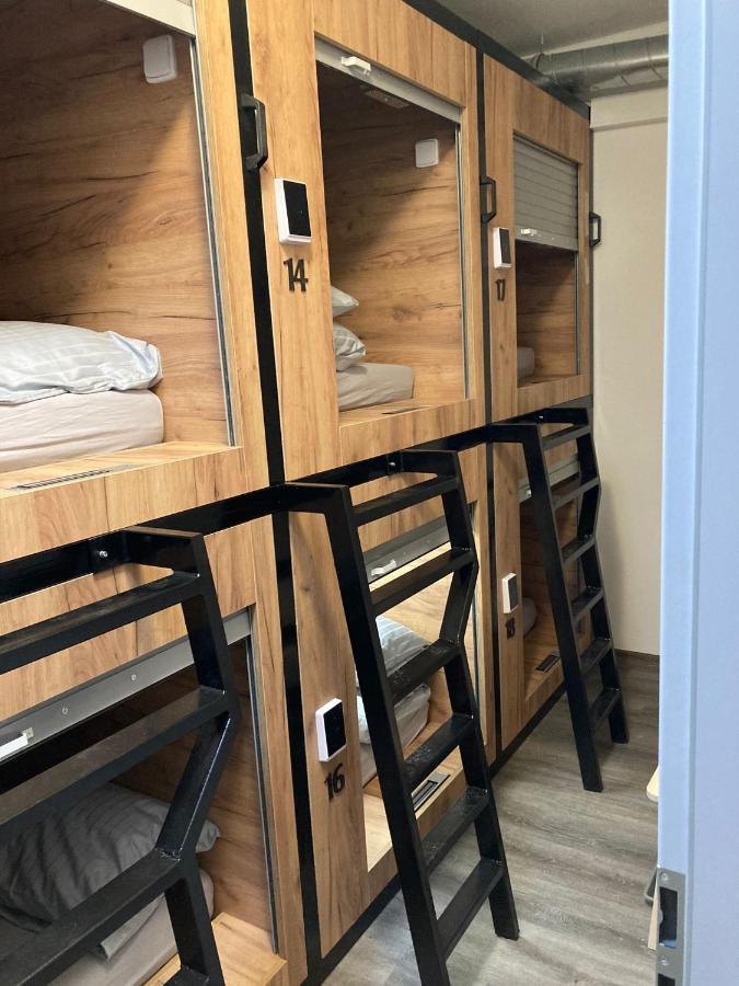 Capsule Hostel Erbenova Prag Eksteriør billede